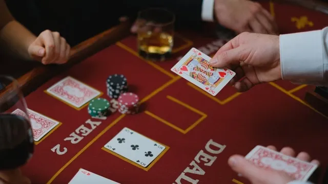 Cách Xếp Bài Mậu Binh: Nghệ Thuật Chiến Thuật Trong Game Bài