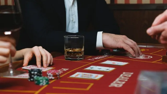 Mậu Binh Là Gì? Khám Phá Thế Giới Dòng Game Bài Cổ Điển